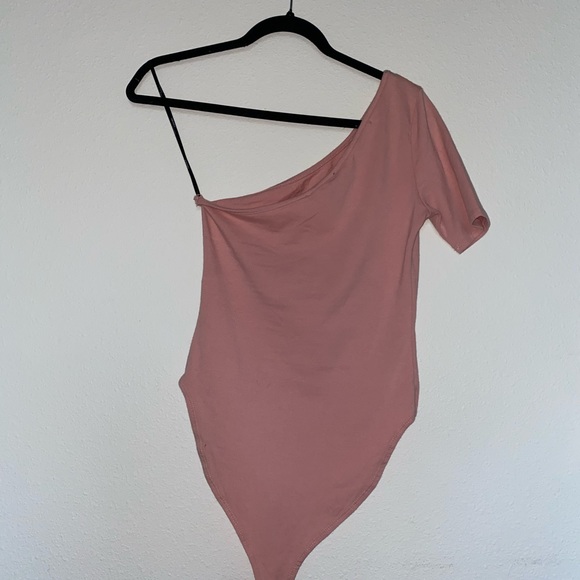 Forever 21 Off-Shoulder Top - Picture 3 of 8